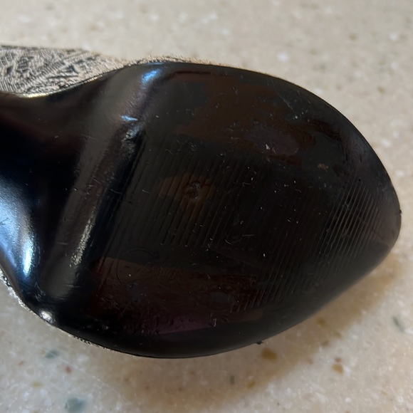 **SOLD** CARLOS by Carlos Santana Heels - Picture 3 of 9